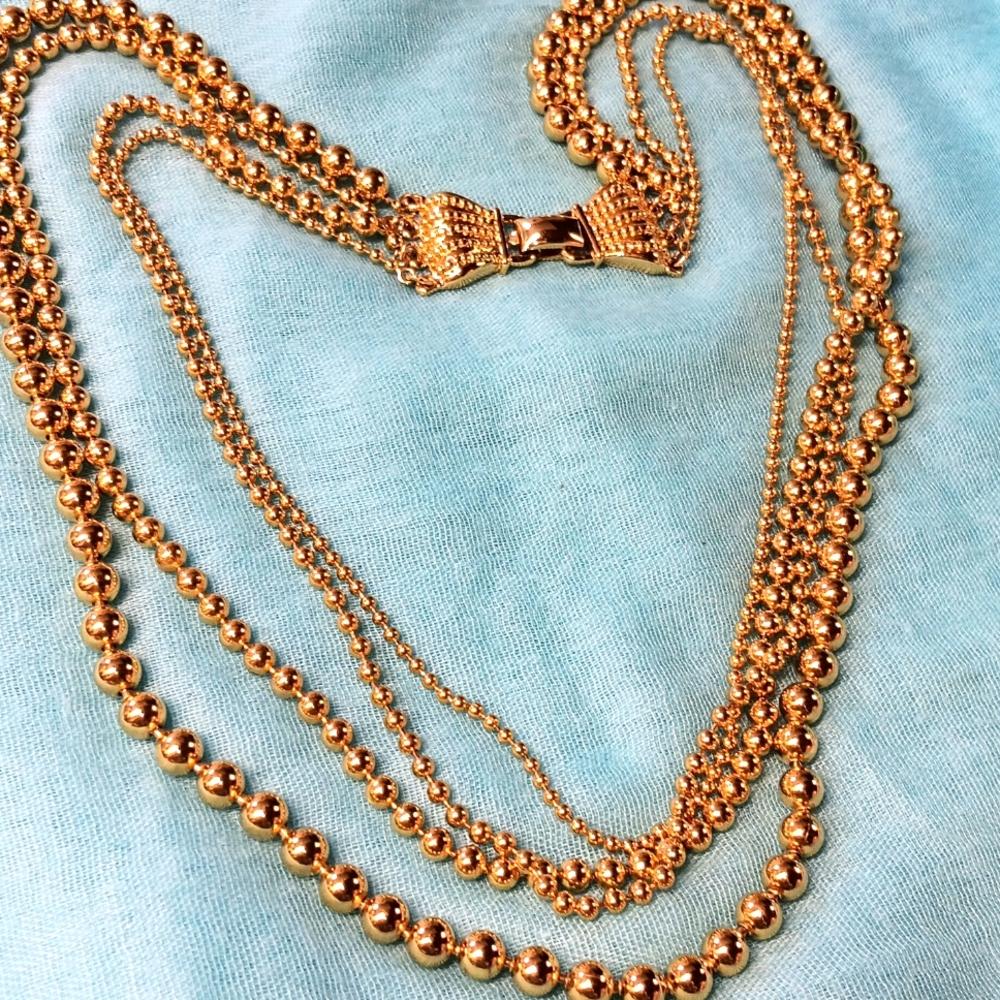 6.6.24 beautiful goldtone pearls or beads